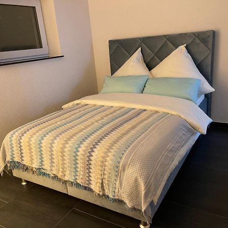 2 Zimmer Wohnung Zur Taegliche Miete ヘッヒンゲン エクステリア 写真