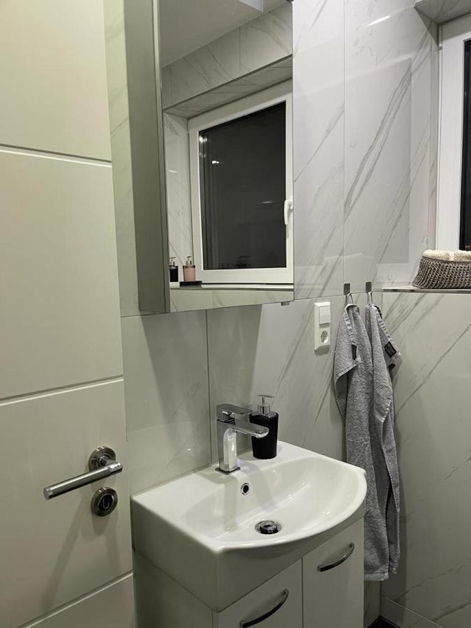 2 Zimmer Wohnung Zur Taegliche Miete ヘッヒンゲン エクステリア 写真